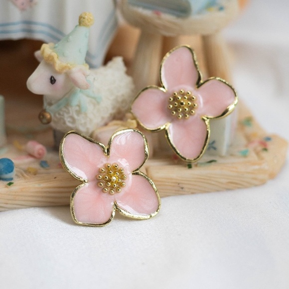 ✨Anthropologie Athena Pink Floral Earrings - Picture 1 of 6